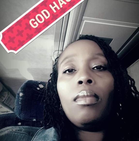 Meet your Posher, Vicky - Picture 1 of 1